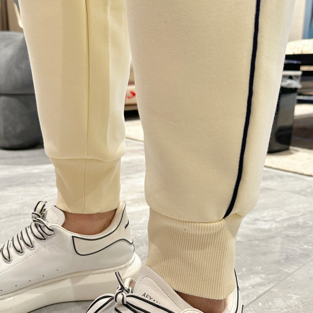 MINIMALIST STREET STYLE