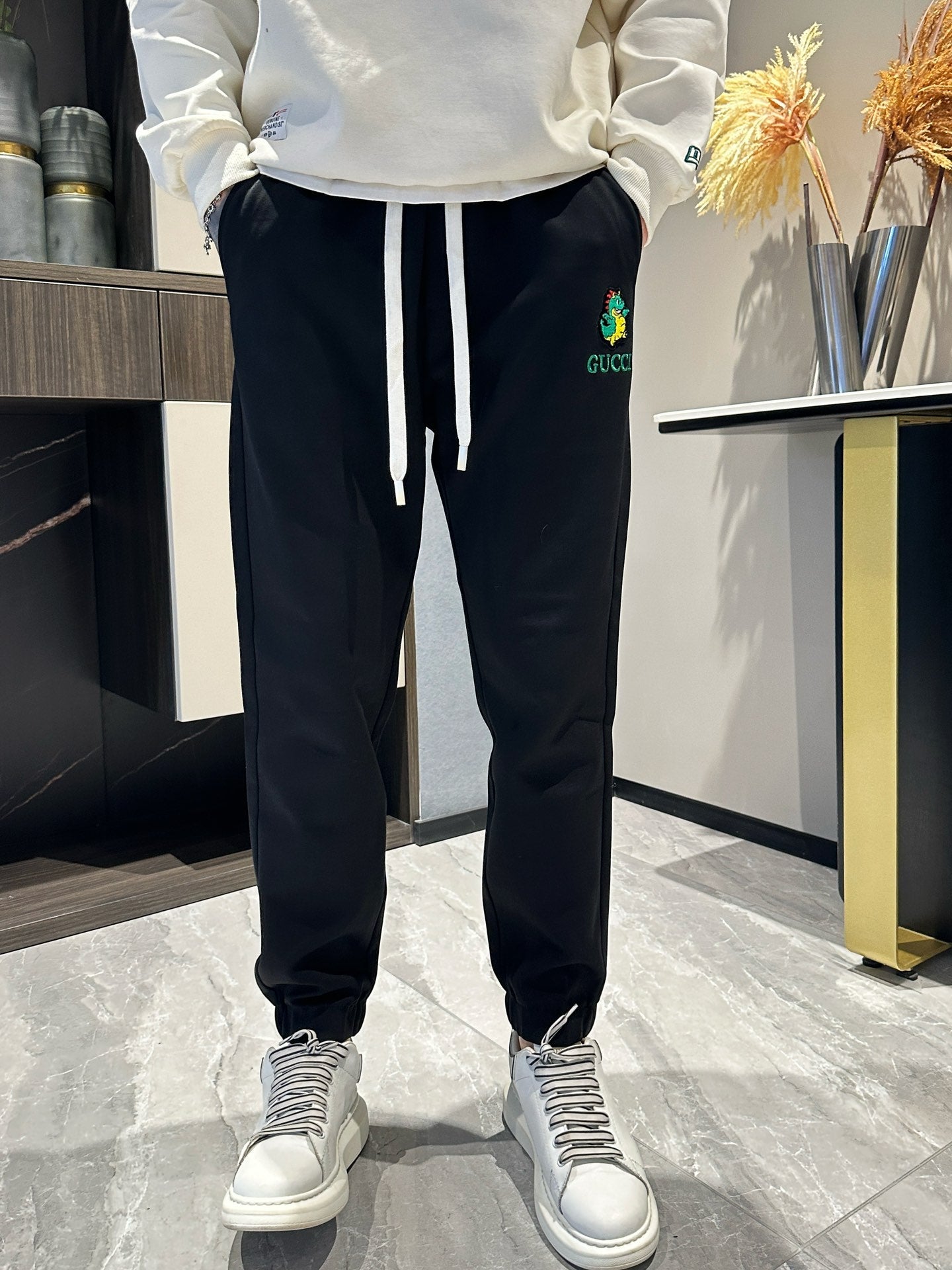 MINIMALIST STREET STYLE