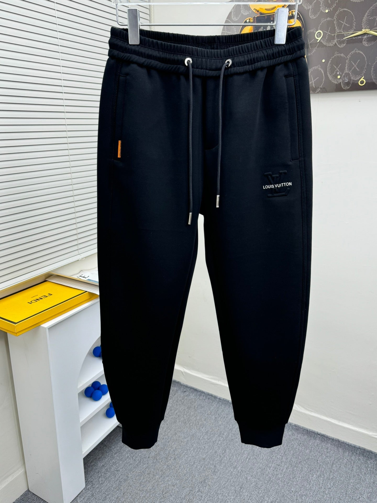 MINIMALIST STREET STYLE