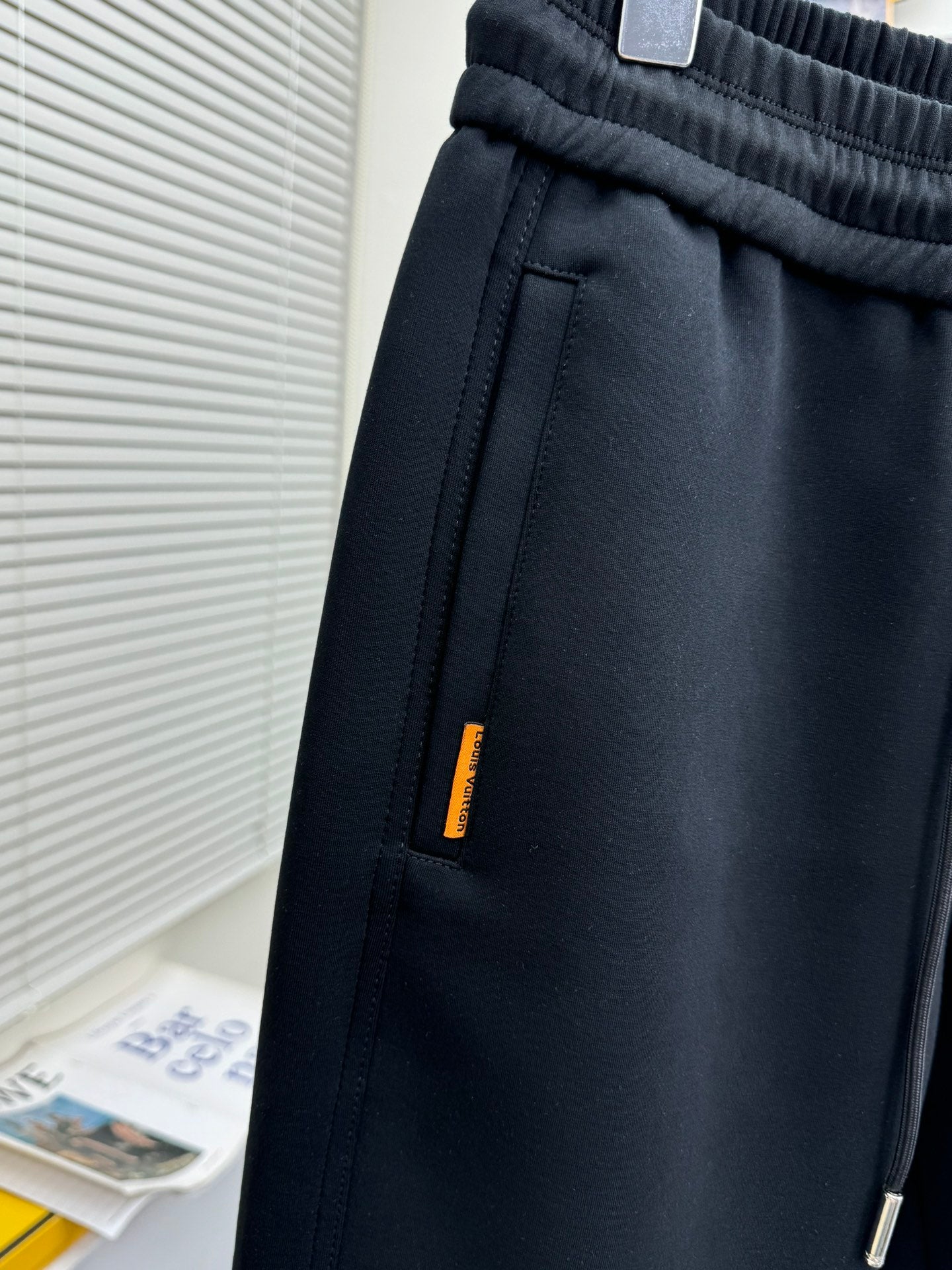 MINIMALIST STREET STYLE