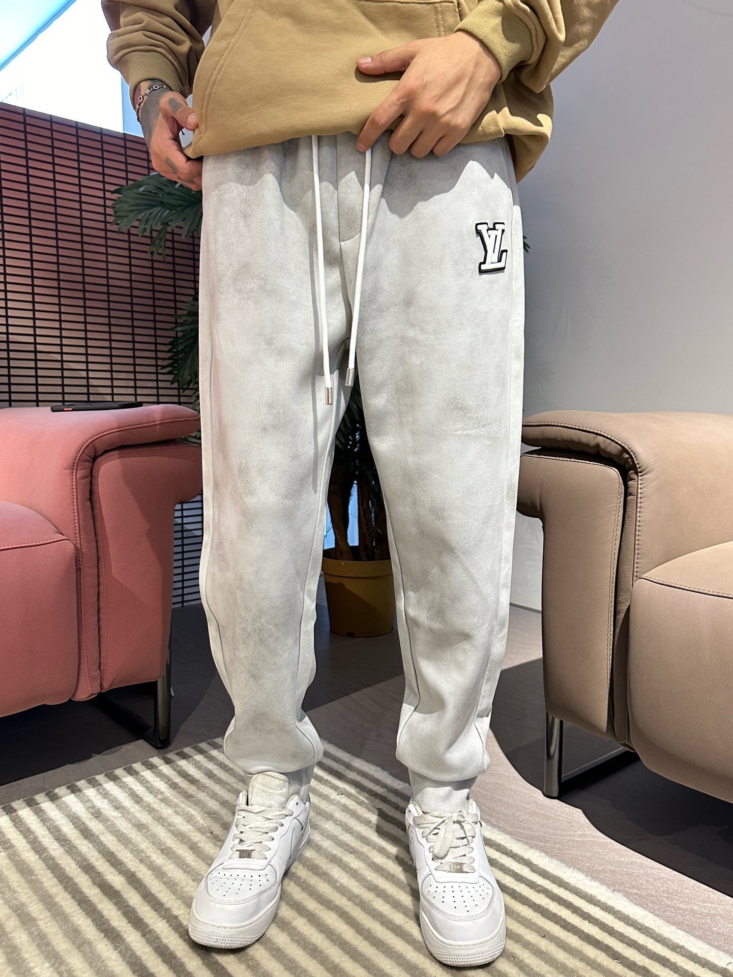 MINIMALIST STREET STYLE