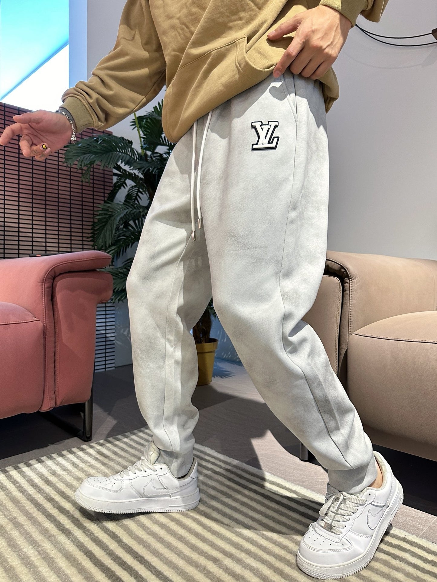 MINIMALIST STREET STYLE