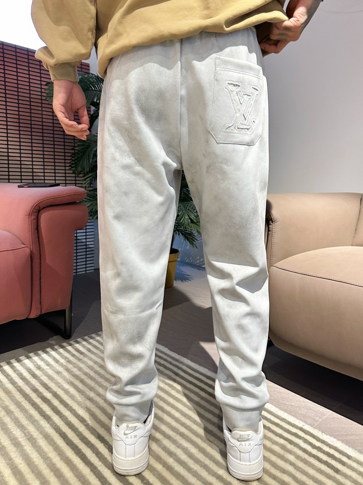 MINIMALIST STREET STYLE