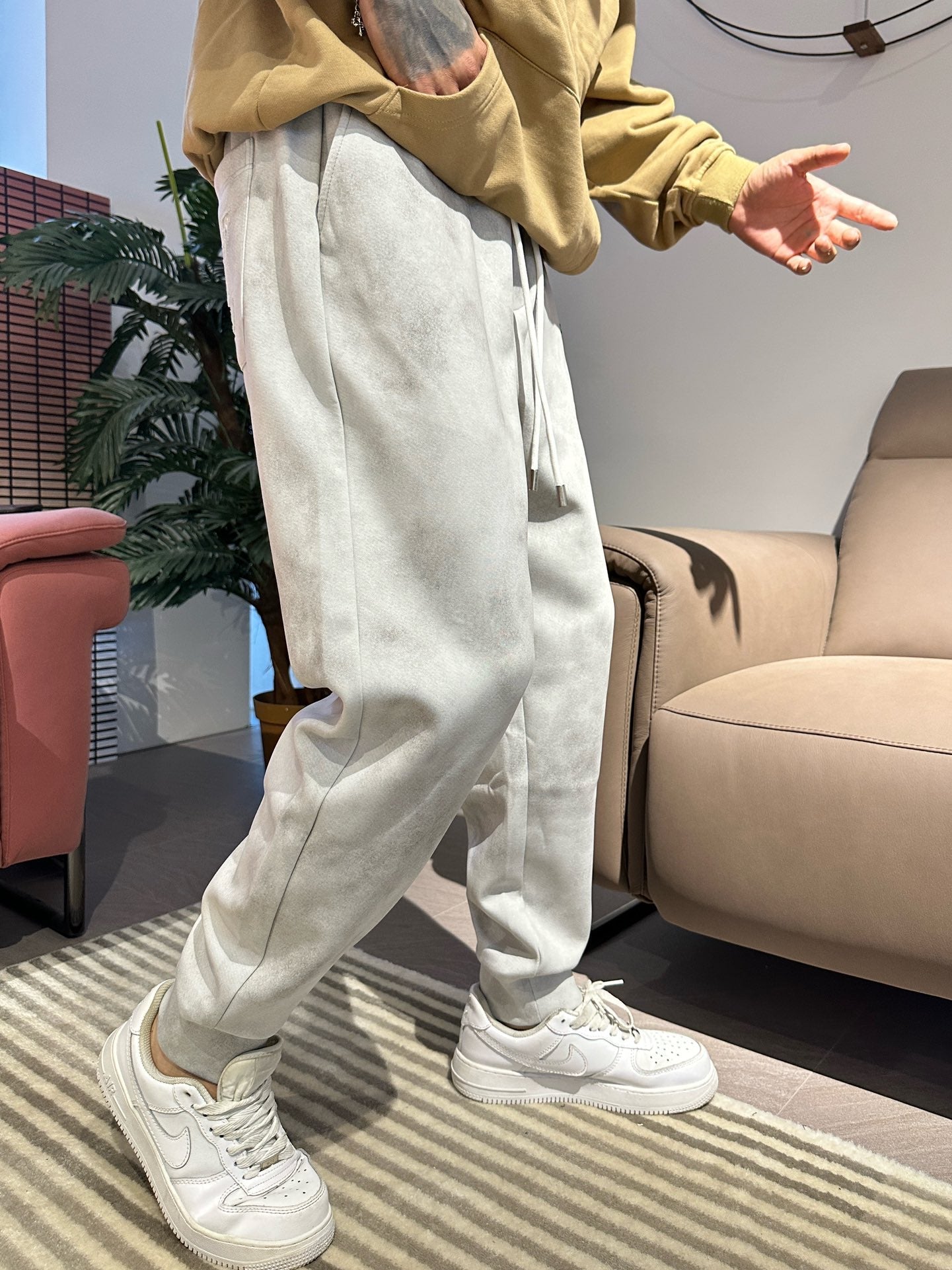 MINIMALIST STREET STYLE