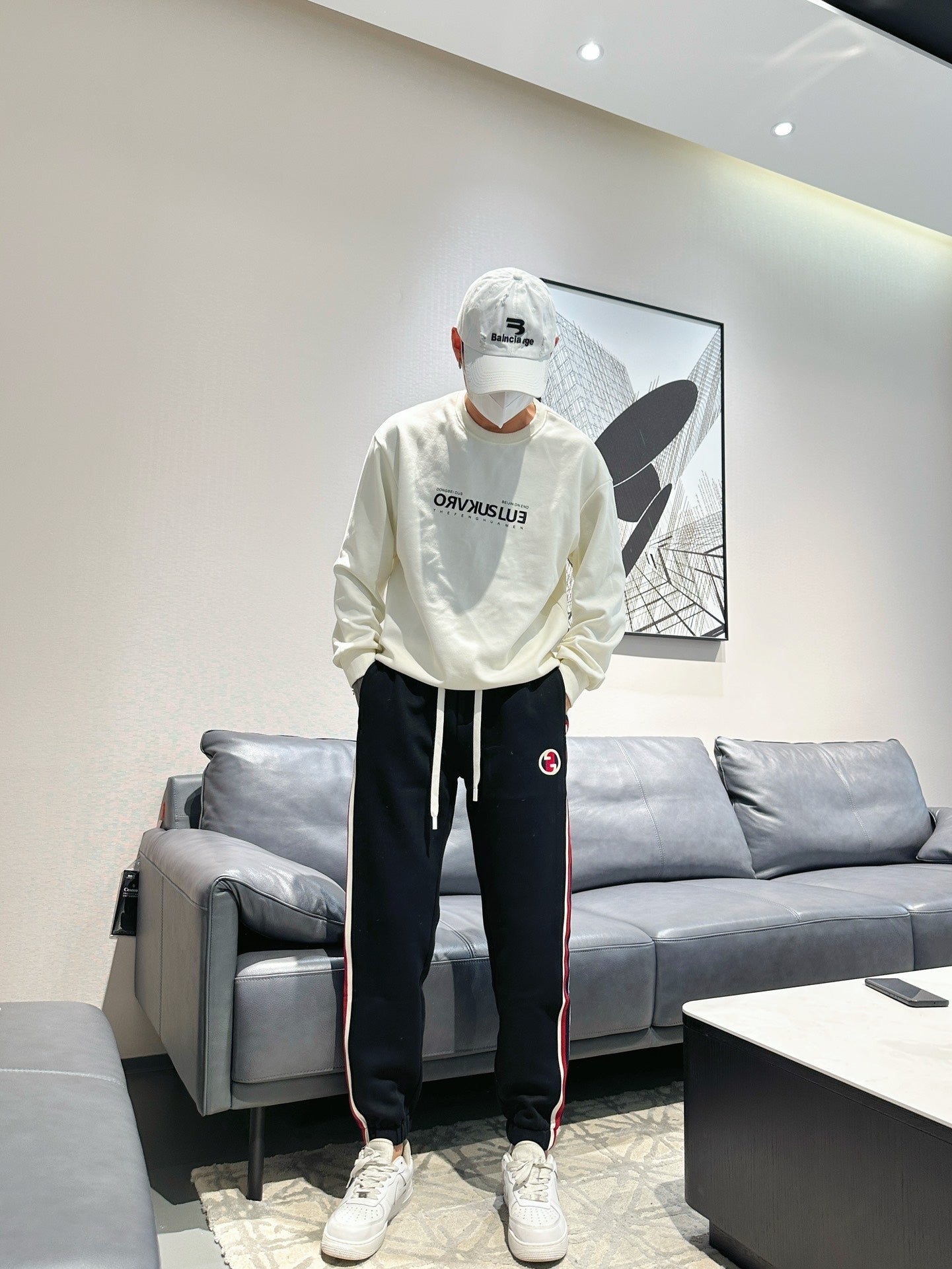 MINIMALIST STREET STYLE