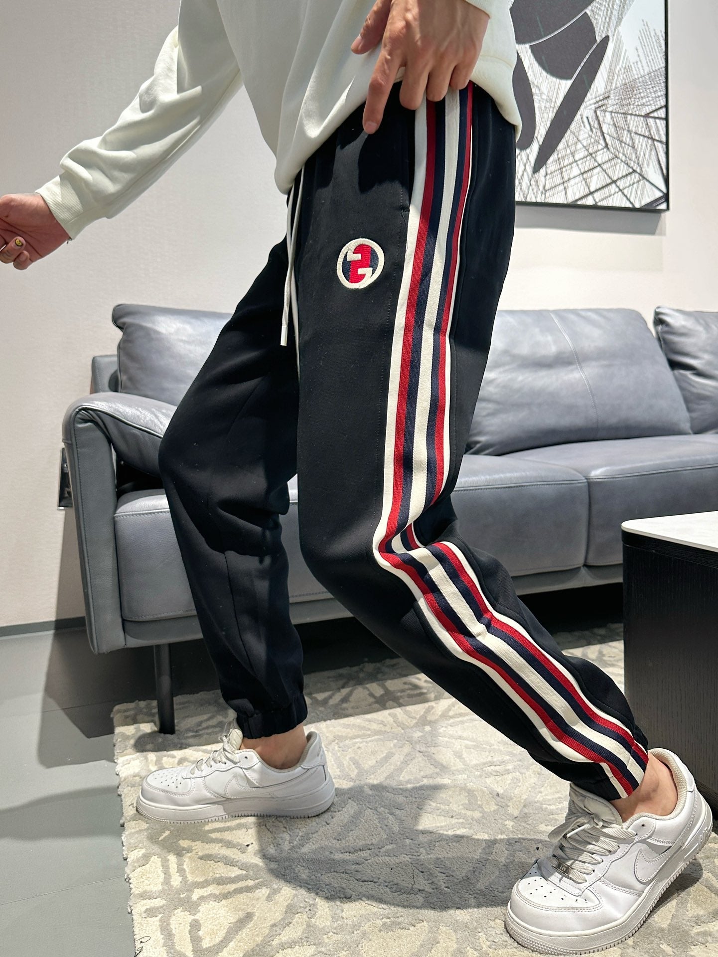 MINIMALIST STREET STYLE
