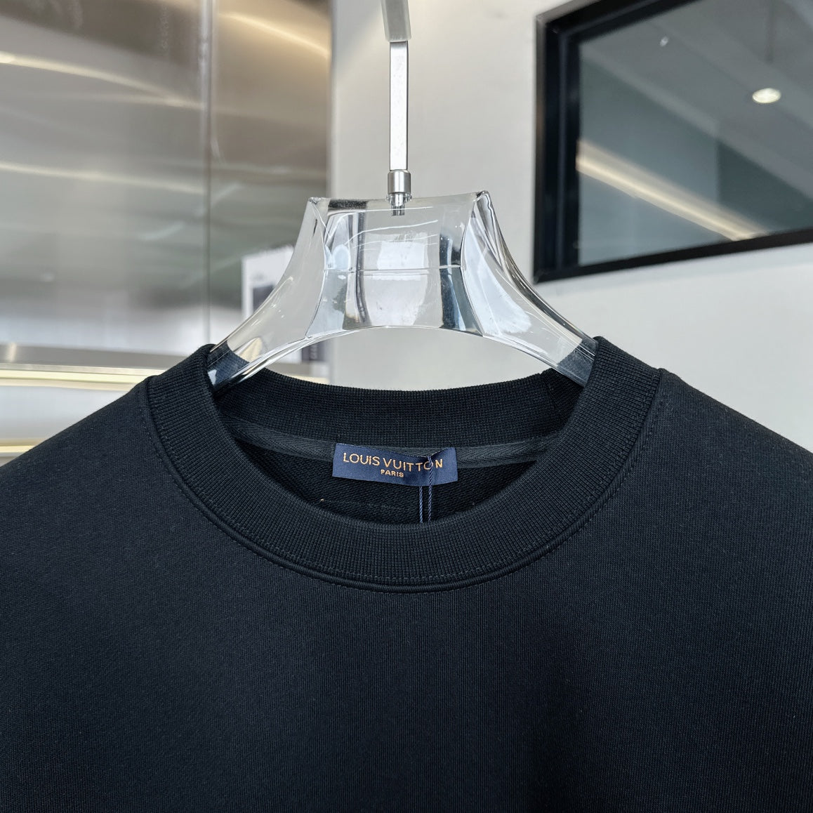 MINIMALIST STREET STYLE