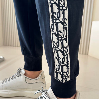 MINIMALIST STREET STYLE