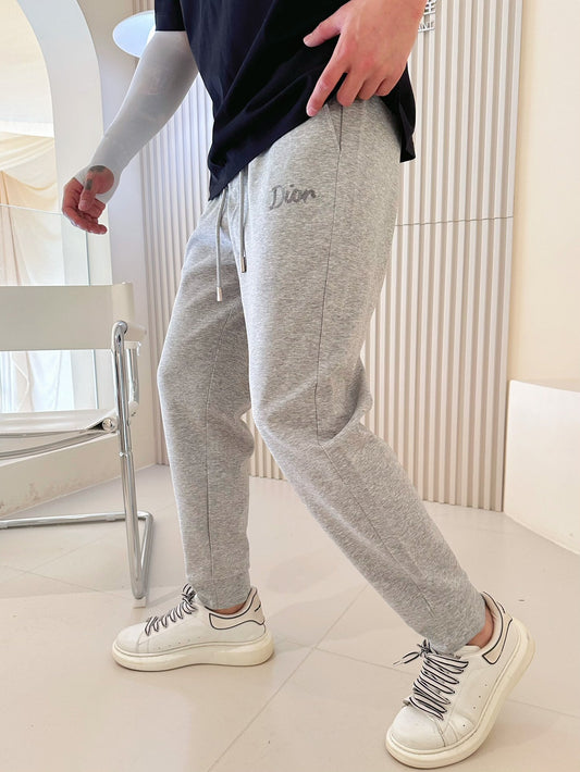 MINIMALIST STREET STYLE