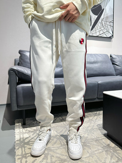 MINIMALIST STREET STYLE