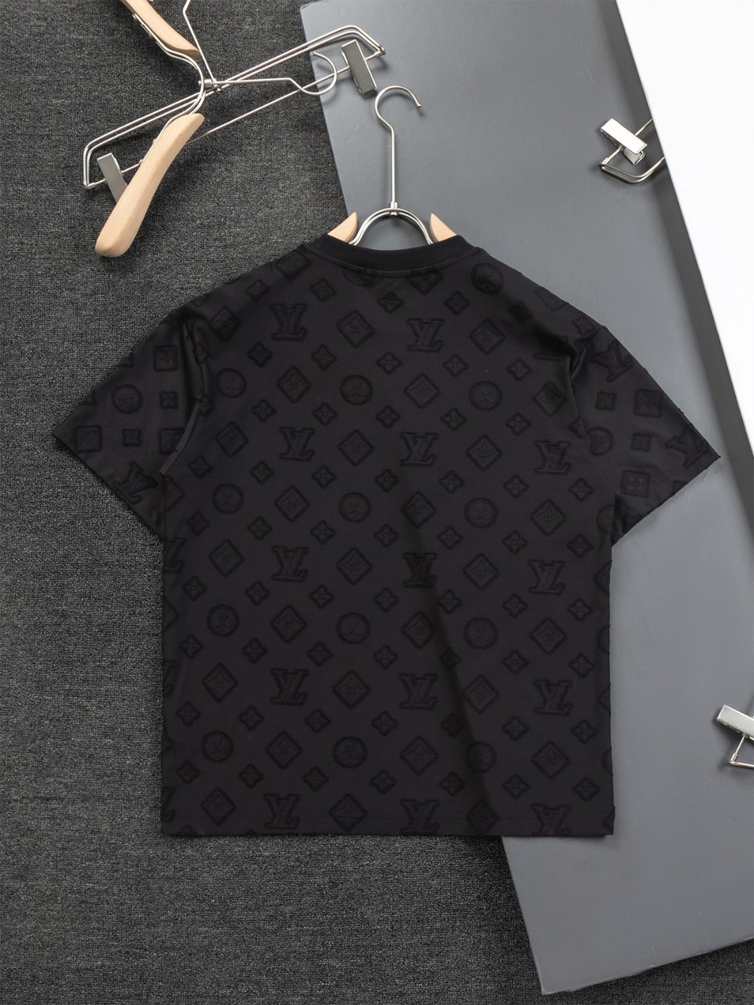 MINIMALIST STREET STYLE