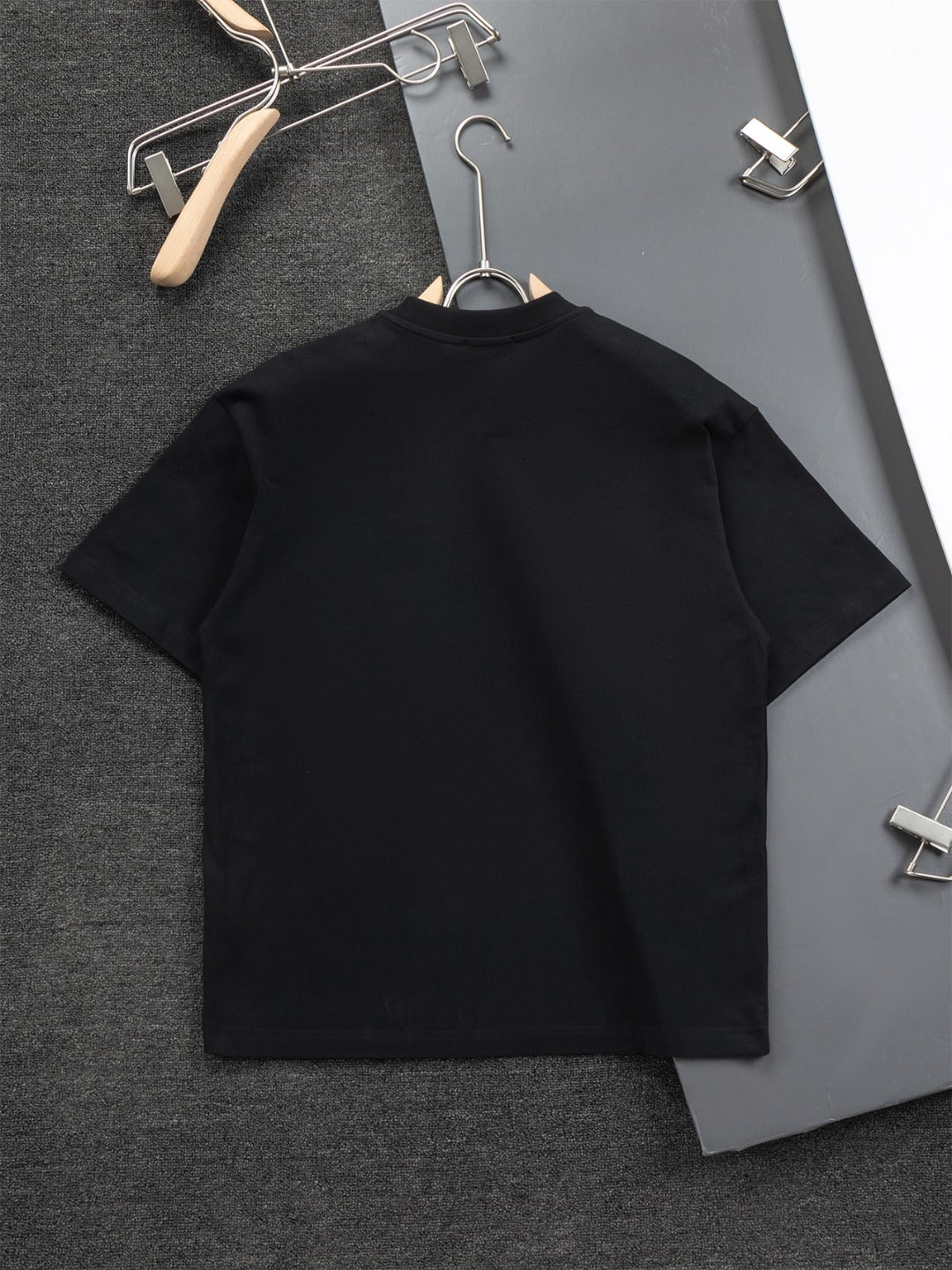 MINIMALIST STREET STYLE