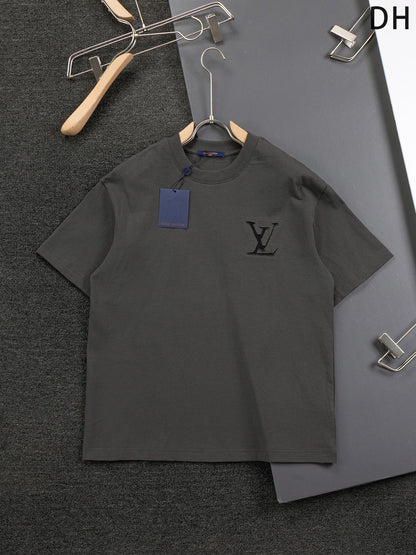 MINIMALIST STREET STYLE