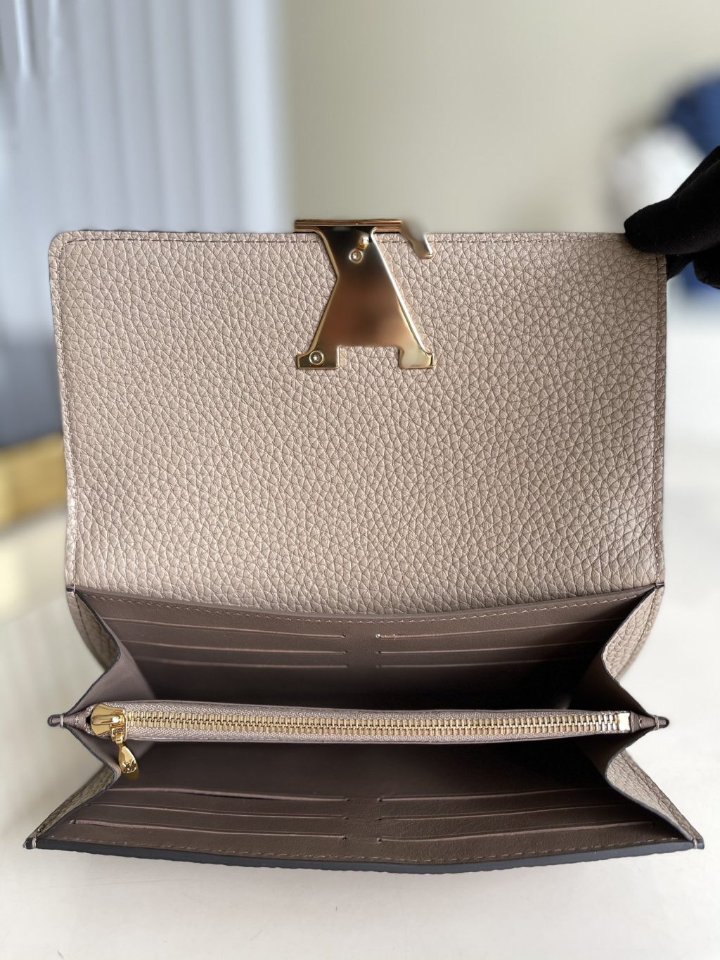 Louis Vuitton Capucines Wallet Galet M61248 - Image 4