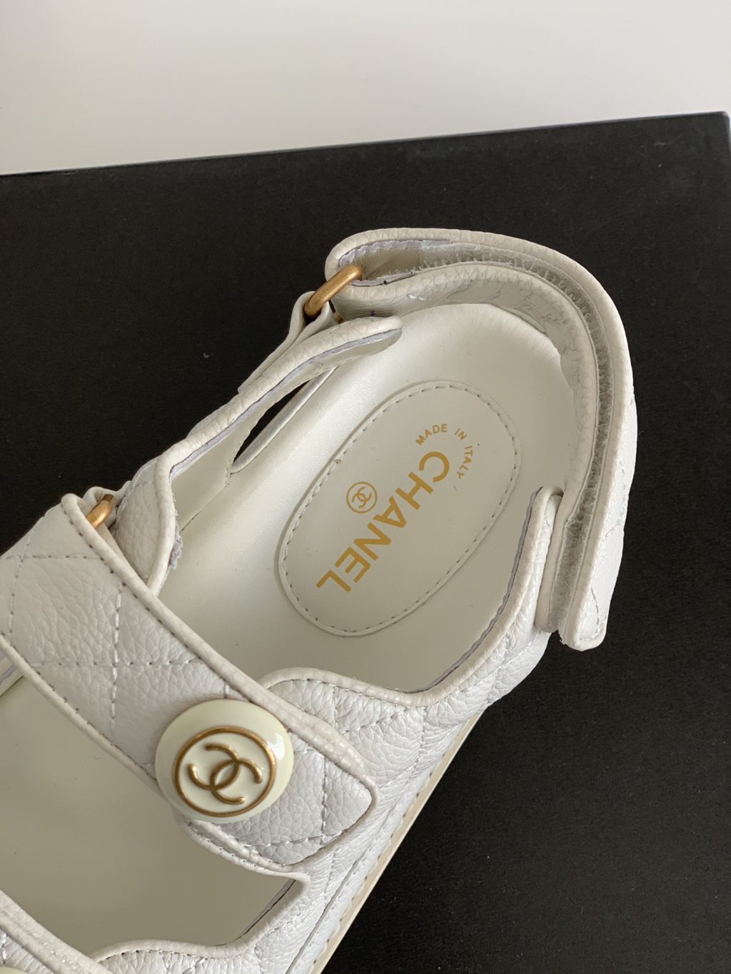 Chanel Cc Button Velcro White Sandals Grained Leather - Image 4