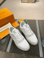 LV Trainer 2022 catwalk models - Image 2