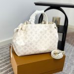 Louis Vuitton Bella Tote Dream Cream 33Cm M15116 - Image 4