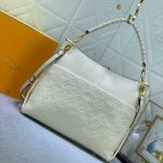 Louis Vuitton Maida Hobo Handbag White 33Cm - Image 5