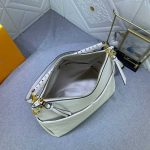 Louis Vuitton Maida Hobo Handbag White 33Cm - Image 6