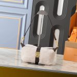 Louis Vuitton Pochette Mia Creme 22Cm M26245 - Image 3