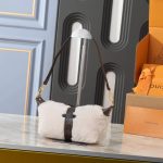 Louis Vuitton Pochette Mia Creme 22Cm M26245 - Image 5