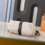 Louis Vuitton Pochette Mia Creme 22Cm M26245 - Image 6