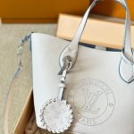 Louis Vuitton Blossom Mahina Bag With Lv Circle Motif White 23Cm - Image 6