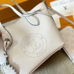 Louis Vuitton Blossom Mahina Bag With Lv Circle Motif White 23Cm - Image 7