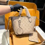 Louis Vuitton Blossom Mahina Leather Bag Beige 21Cm - Image 3