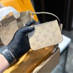 Louis Vuitton Blossom Mahina Leather Bag Beige 21Cm - Image 6