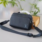 Louis Vuitton Avenue Messenger Bag Black 23Cm M11657 - Image 4