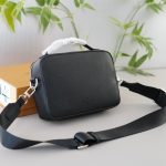 Louis Vuitton Avenue Messenger Bag Black 23Cm M11657 - Image 5