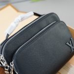 Louis Vuitton Avenue Messenger Bag Black 23Cm M11657 - Image 6
