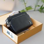 Louis Vuitton Avenue Messenger Bag Black 23Cm M11657 - Image 7