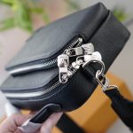 Louis Vuitton Avenue Messenger Bag Black 23Cm M11657 - Image 10