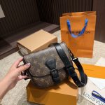 Louis Vuitton Montsouris Messenger PM​ Monogram Macassar Canvas Brown 19Cm M47060 - Image 4