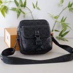 Louis Vuitton Getaway Messenger Monogram Shadow Bag Black 20Cm M12516 - Image 3