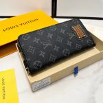 Louis Vuitton Vertical Wallet Monogram Black 20cm - Image 4