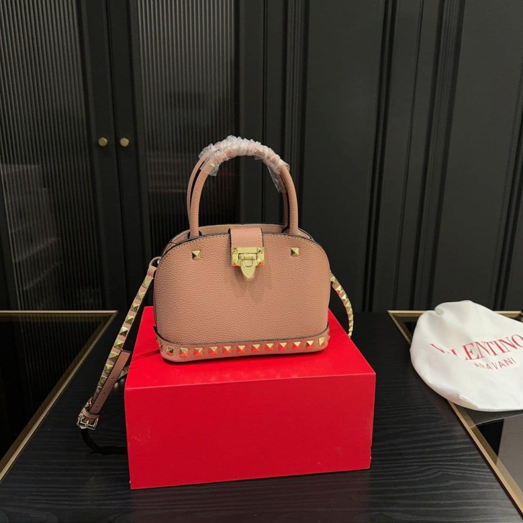 Valentino Garavani Rockstud Handbag In Grainy Leather Light Pink 21Cm - Image 3