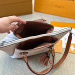 Louis Vuitton Mahina Leather Haumea Bag White 30Cm - Image 10