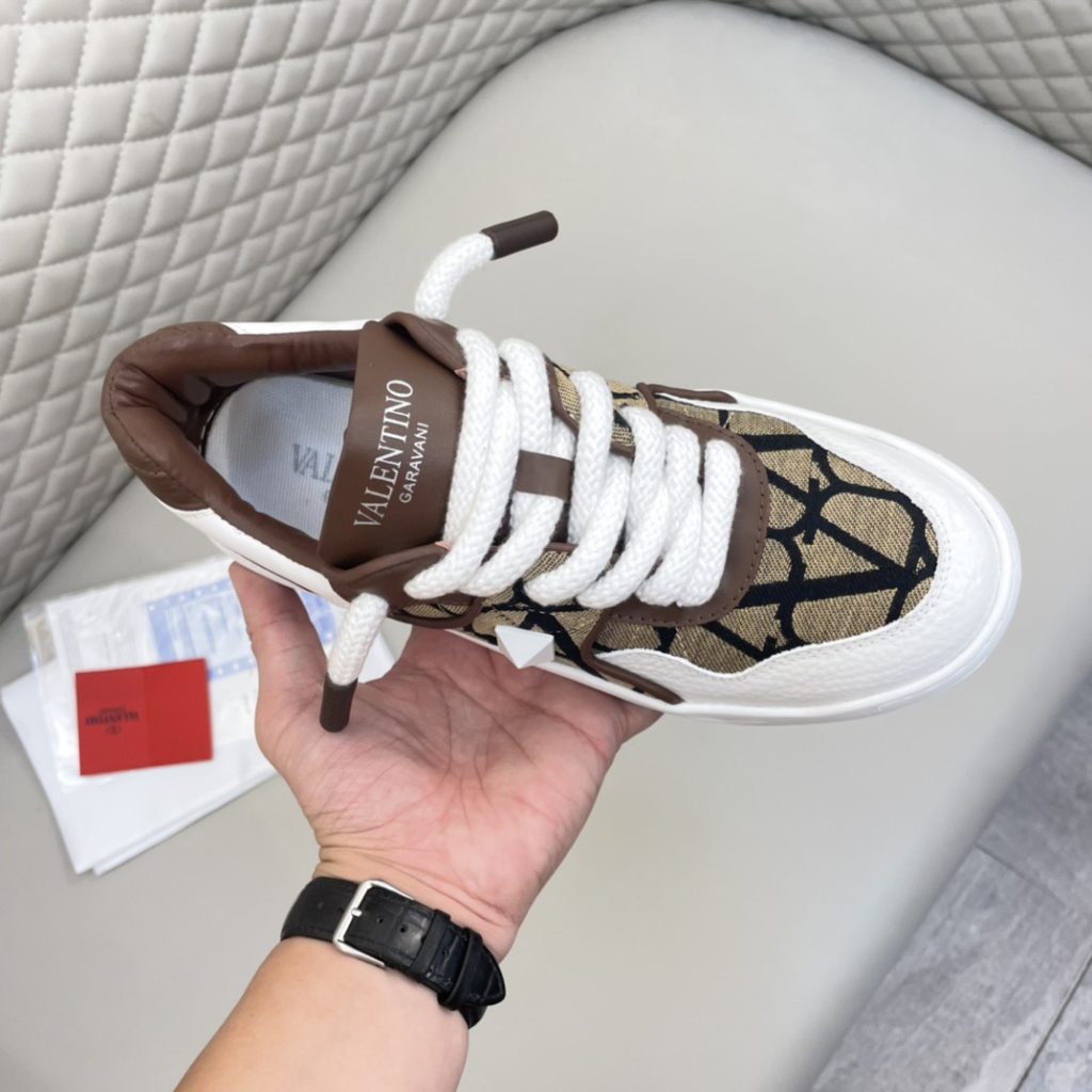 VALENTINO ONE STUD XL LOW-TOP SNEAKER IN NAPPA LEATHER AND TOILE ICONOGRAPHE FABRIC - Image 5