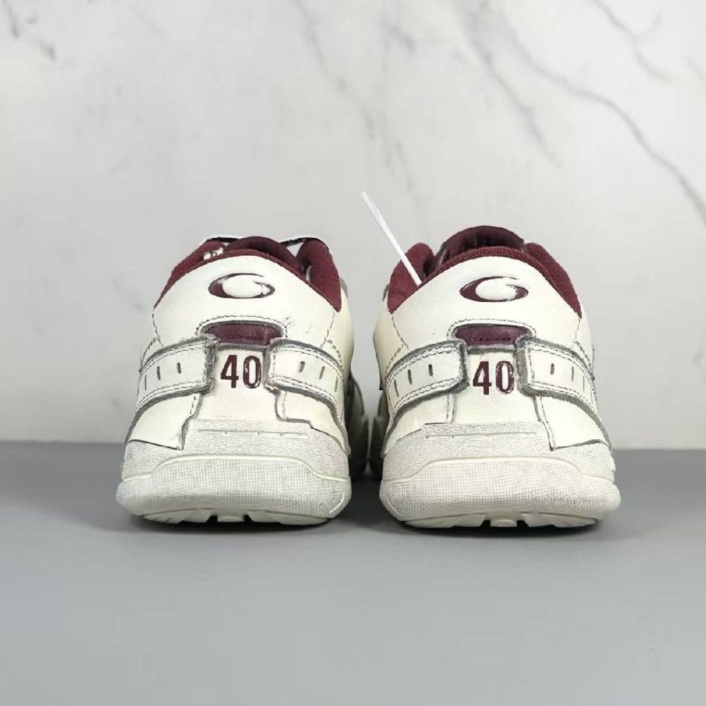 BALENCIAGA  Hamptons Worn-out Sneaker - Image 3