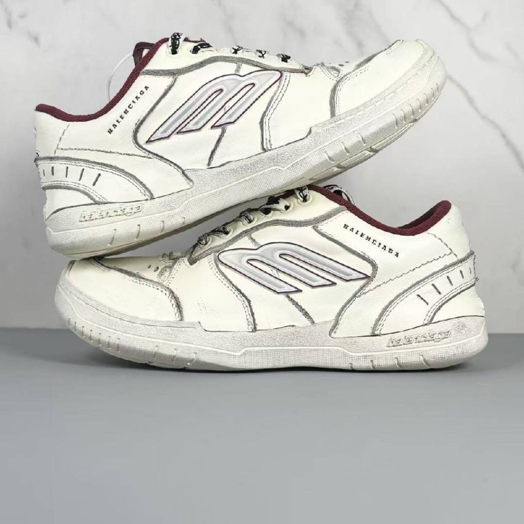 BALENCIAGA  Hamptons Worn-out Sneaker - Image 4