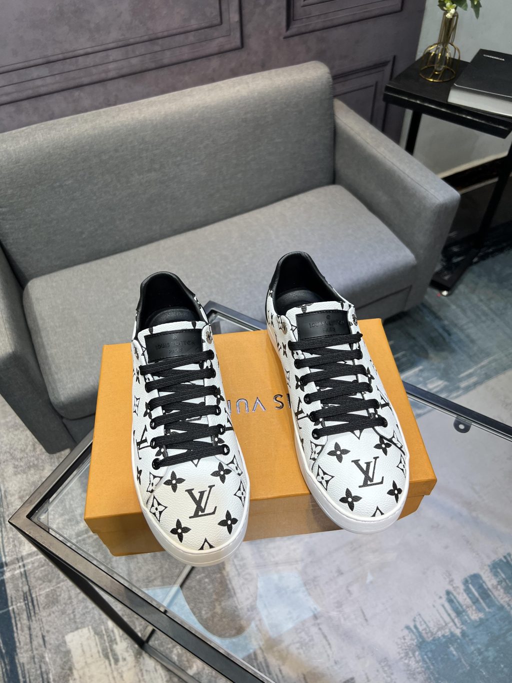 NEW ARRIVAL LOUIS VUITTON  SNEAKER - Image 5