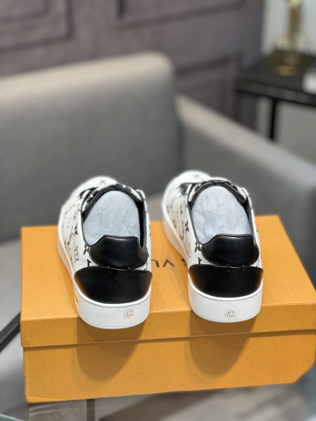 NEW ARRIVAL LOUIS VUITTON  SNEAKER - Image 3