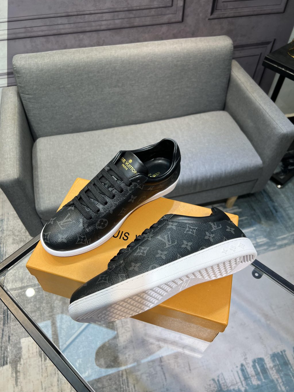 NEW ARRIVAL LOUIS VUITTON  SNEAKER - Image 4