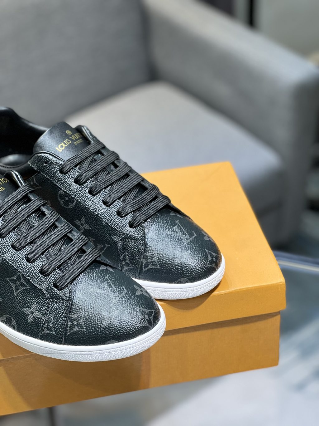 NEW ARRIVAL LOUIS VUITTON  SNEAKER - Image 3
