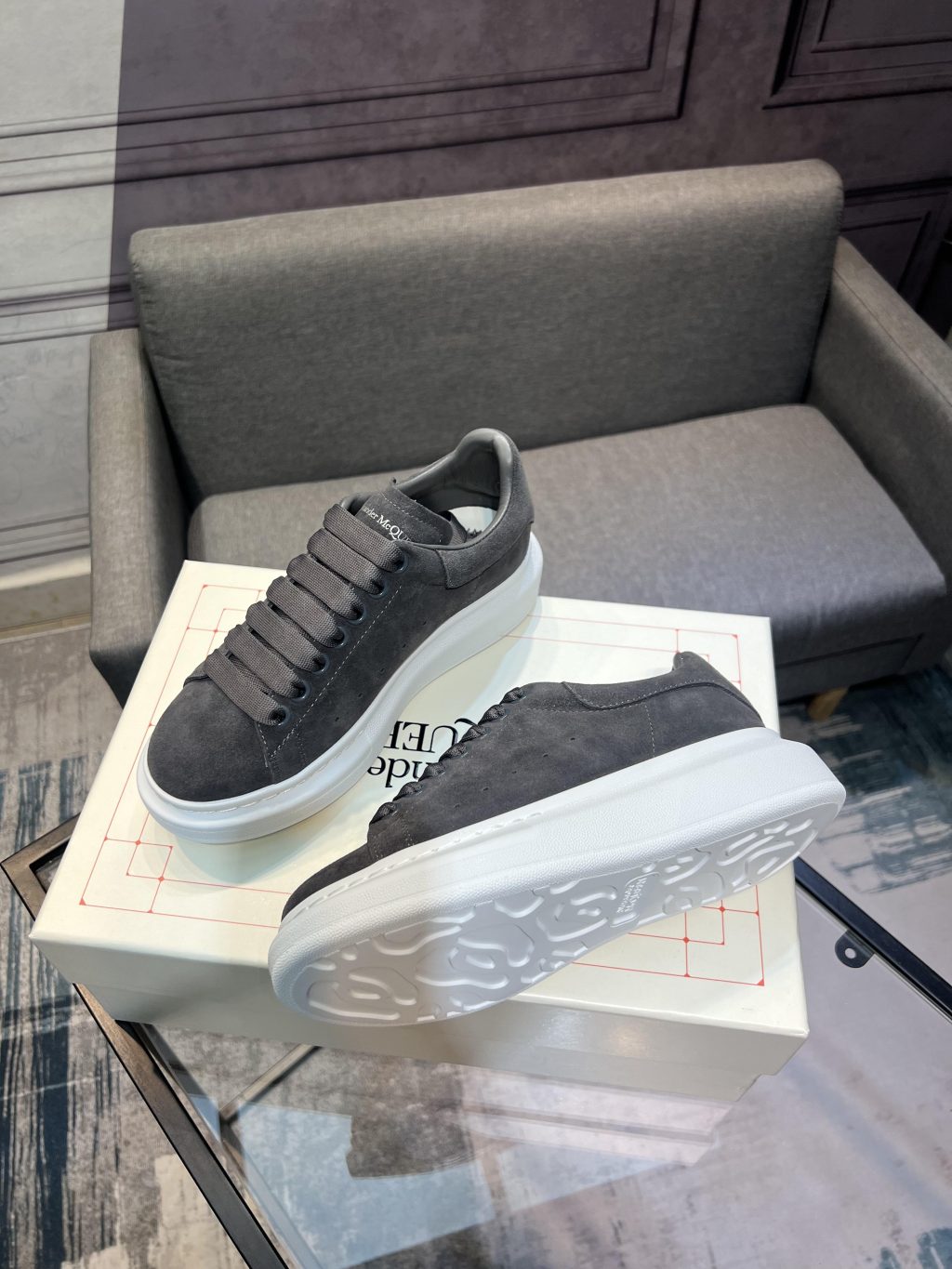 Alexander McQueen Sneaker - Image 4