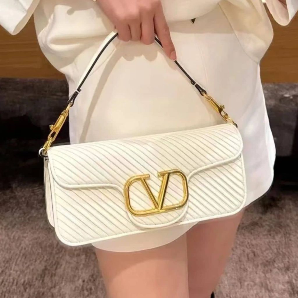 Valentino Garavani Locò Shoulder Bag In Pleated Nappa White 26Cm - Image 4