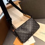 Louis Vuitton Pochette Accessoire Bag Black 24Cm - Image 3